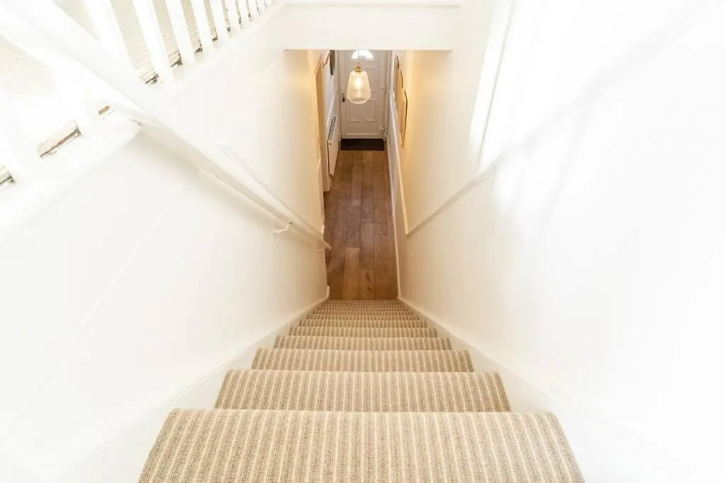 Spacious 3 Bedroom House 约克