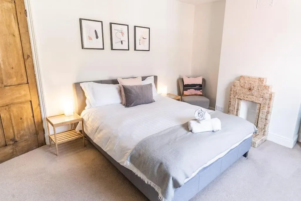 Spacious 3 Bedroom House York